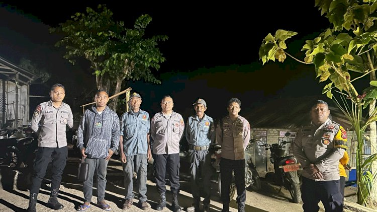Kapospol Wulandoni Bersama Anggota dan Linmas Amankan Pesta Pernikahan di Dusun Bamut, Wujudkan Rasa Aman bagi Masyarakat.