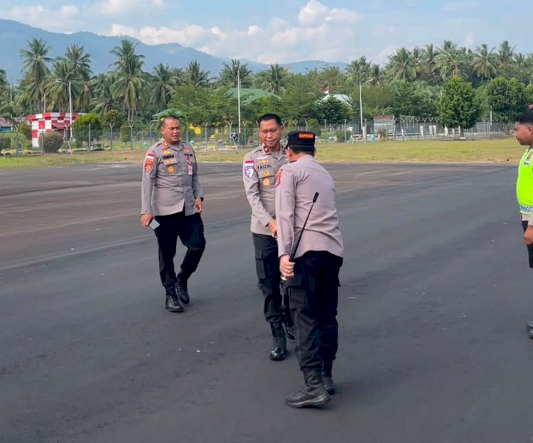 WAKA POLDA NTT TEMPUH PERJALANAN DARI LEMBATA MENUJU ADONARA, UPAYA MAKSIMAL REDAM KONFLIK ANTAR DESA.