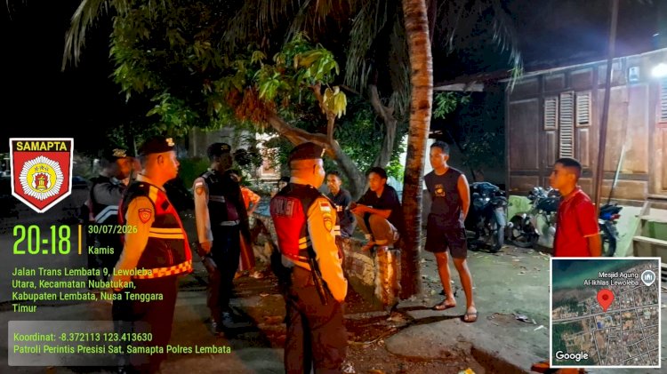 Patroli Perintis Presisi Samapta Polres Lembata Sambangi Anak Muda di Kota Lewoleba, Bangun Kedekatan dan Sampaikan Pesan Kamtibmas.