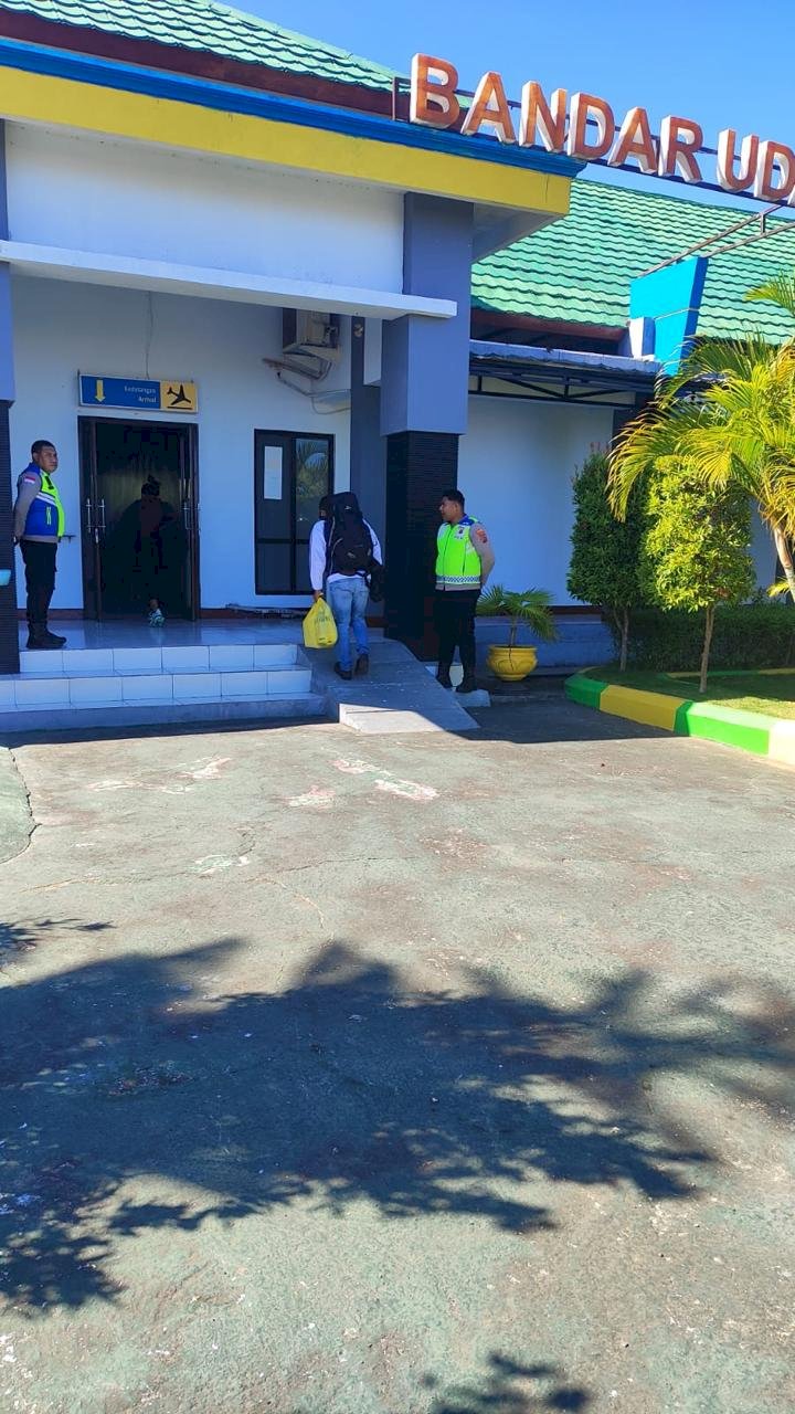 KPPP Udara Lewoleba Amankan Kedatangan dan Keberangkatan Pesawat Wings Air, Wujudkan Pelayanan Prima di Bandara Wunopito.