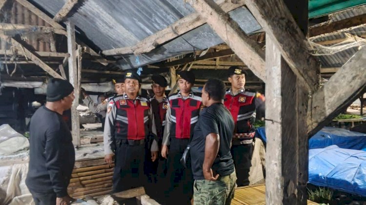 Patroli Perintis Presisi Polres Lembata Sambangi Pasar, Pastikan Keamanan Pedagang di Malam Hari