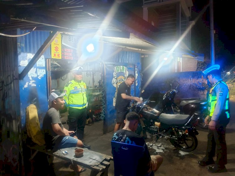 Patroli Lampu Biru Satlantas Polres Lembata, Wujudkan Kamseltibcarlantas dan Keselamatan Pengguna Jalan.