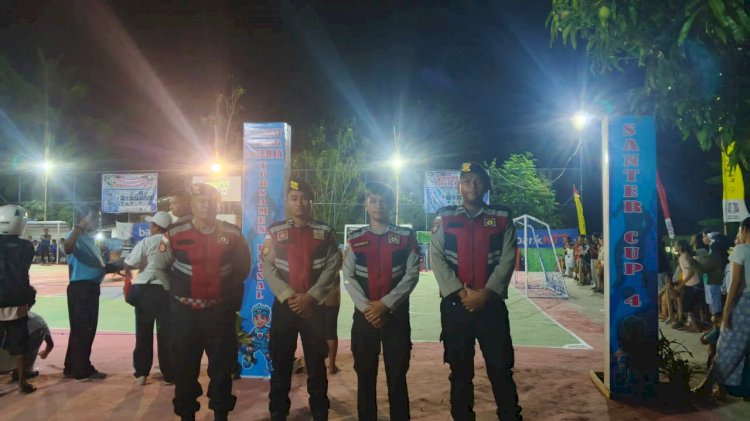 Samapta Polres Lembata Amankan Turnamen Futsal Santer Cup 04, Pertandingan Berlangsung Aman dan Kondusif.