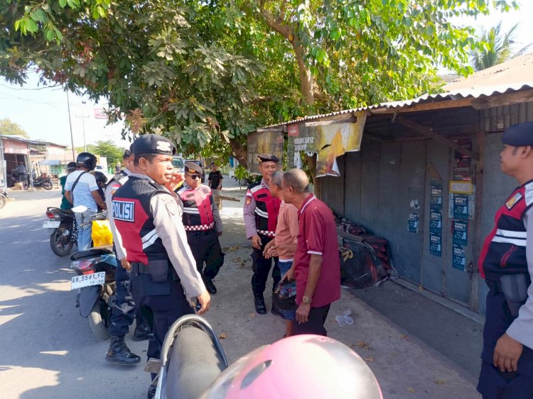 Patroli Perintis Presisi Samapta Polres Lembata Sambangi Warga, Jaga Kamtibmas Tetap Kondusif.