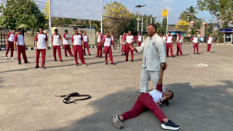 Tingkatkan Kemampuan dan Kesiapsiagaan, Personel Polres Lembata Latihan Beladiri Polri.