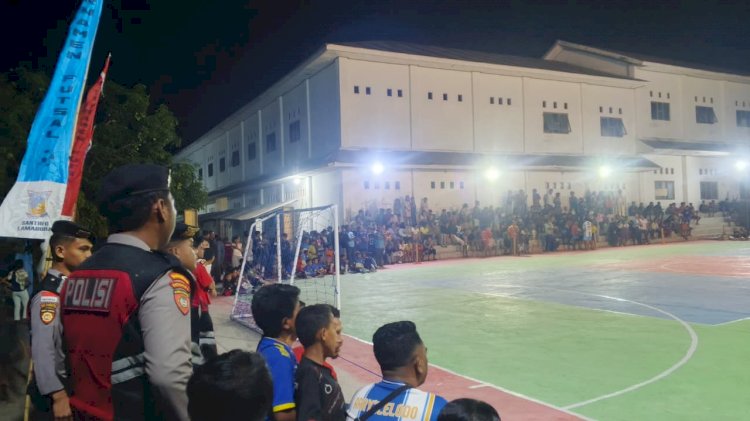 Sat Samapta Polres Lembata Amankan Turnamen Futsal Santer Cup 04, Pertandingan Berlangsung Aman dan Kondusif.