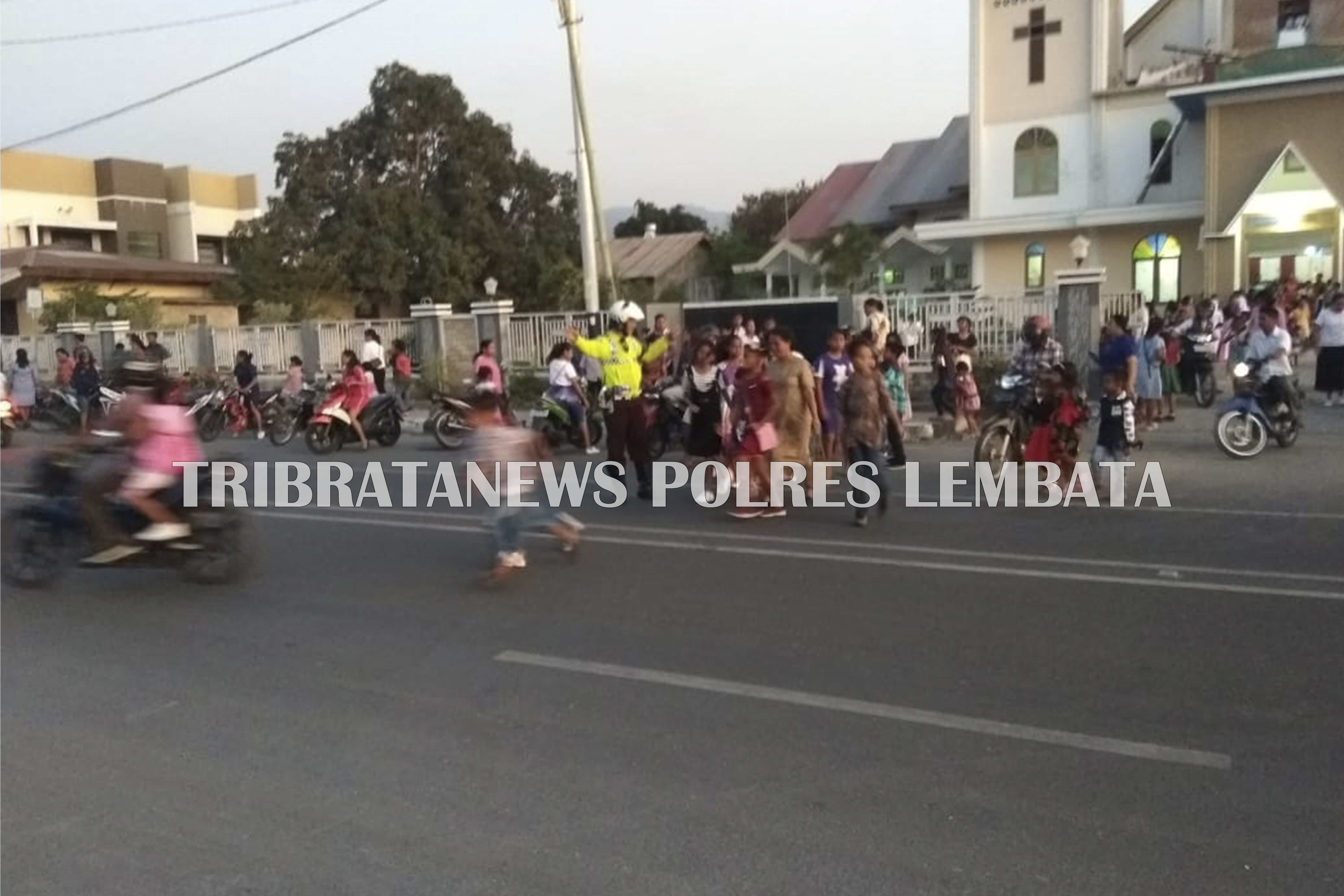 SATUAN LALU LINTAS AKTIF BERIKAN PENGAMANAN SEKALIGUS PENGATURAN PADA PELAKSANAAN IBADAH RUTIN MINGGUAN