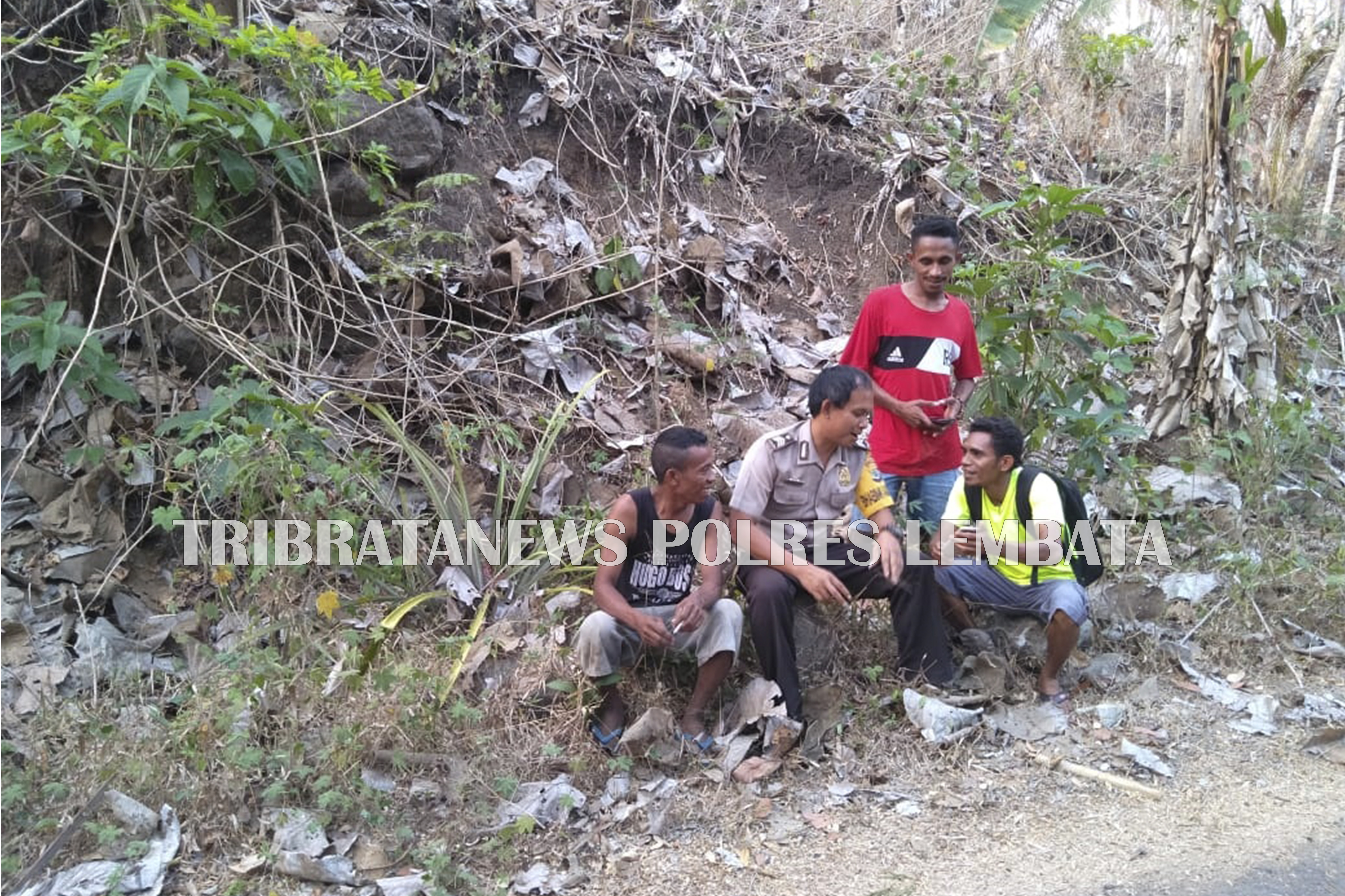 BRIGPOL PUTU JAPA SAMBANGI WARGA MASYARAKAT DESA BOLI BEAN