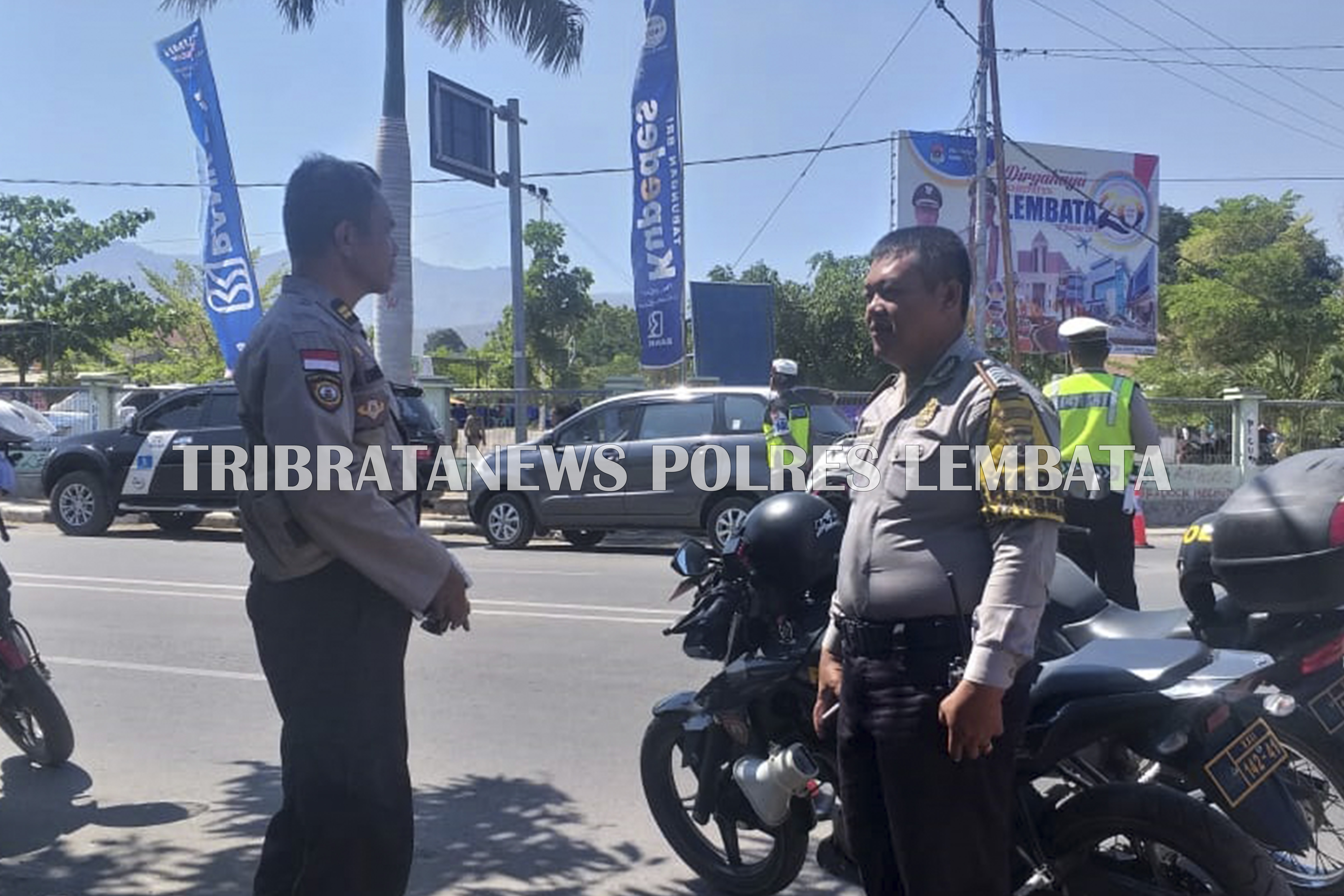 KAPOLSEK NUBATUKAN PIMPIN ANGGOTA POLSEK LAKUKAN PENGAMANAN HUT OTONOMI DAERAH KABUPATEN LEMBATA