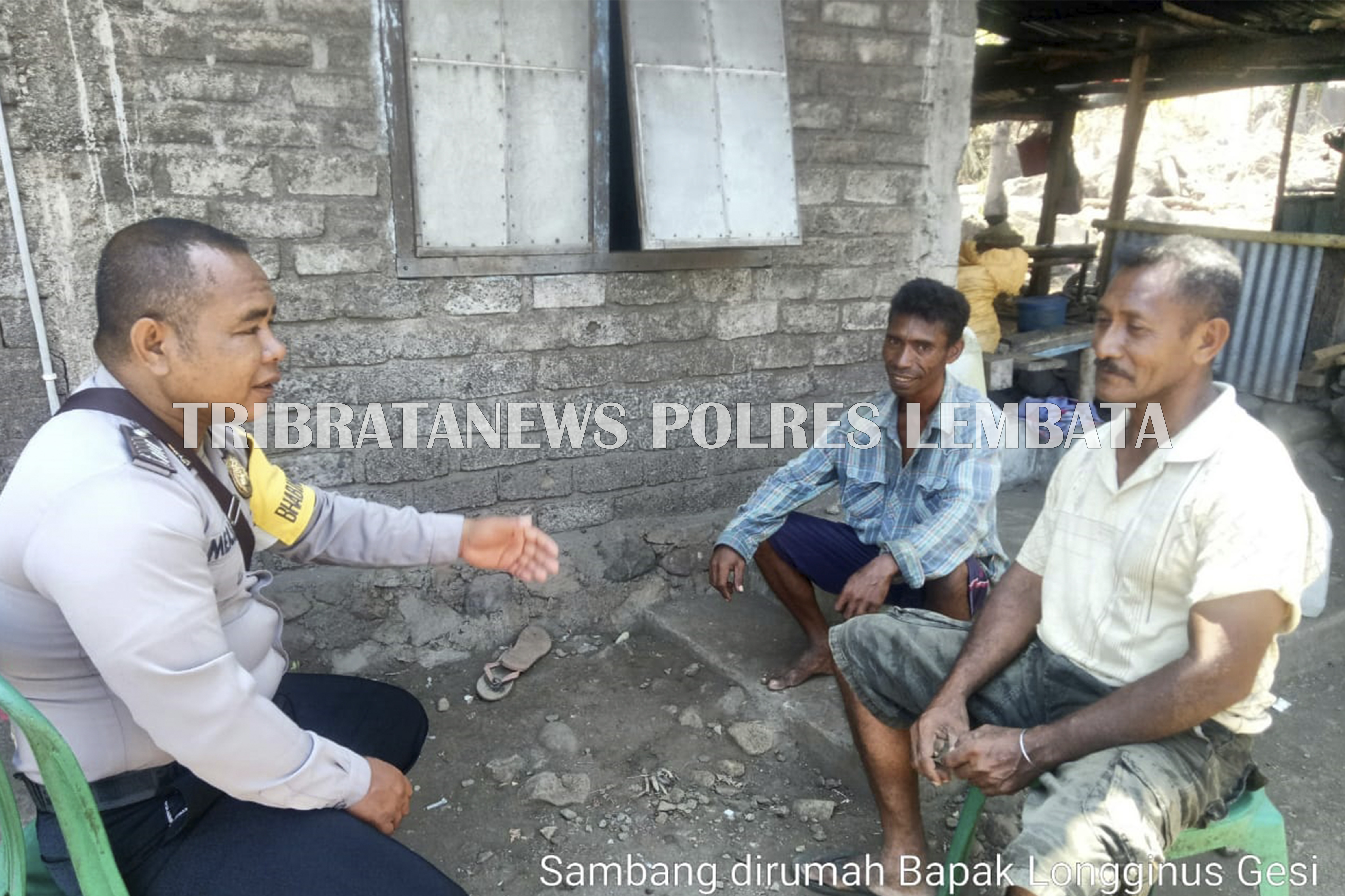 BRIPKA MAXSI SIOKAIN, SAMPAIKAN PESAN KAMTIBMAS KEPADA MASYARAKAT DESA WAIMATAN