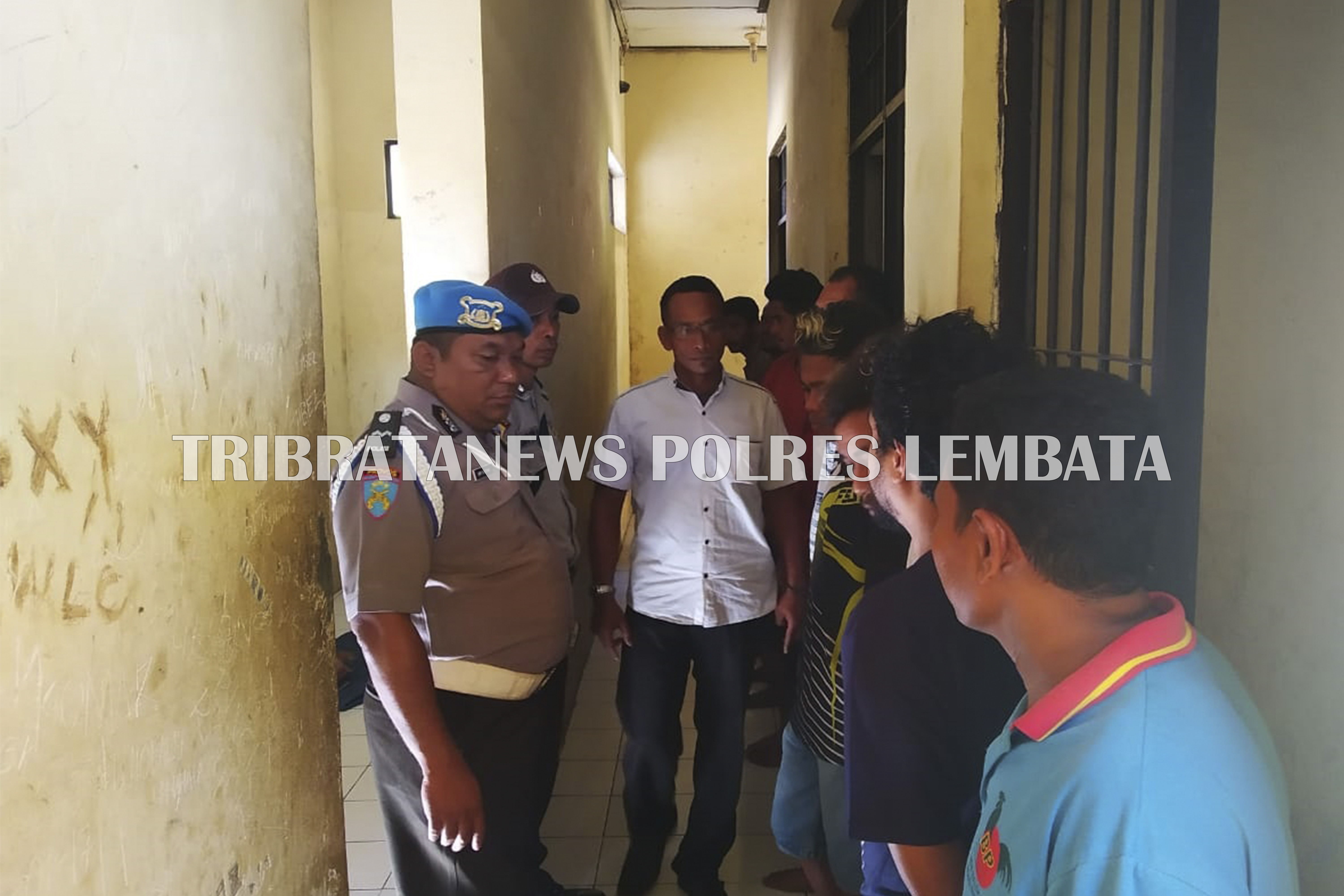 ANGGOTA POLRES LEMBATA, PERIKSA RUTIN RUANG TAHANAN