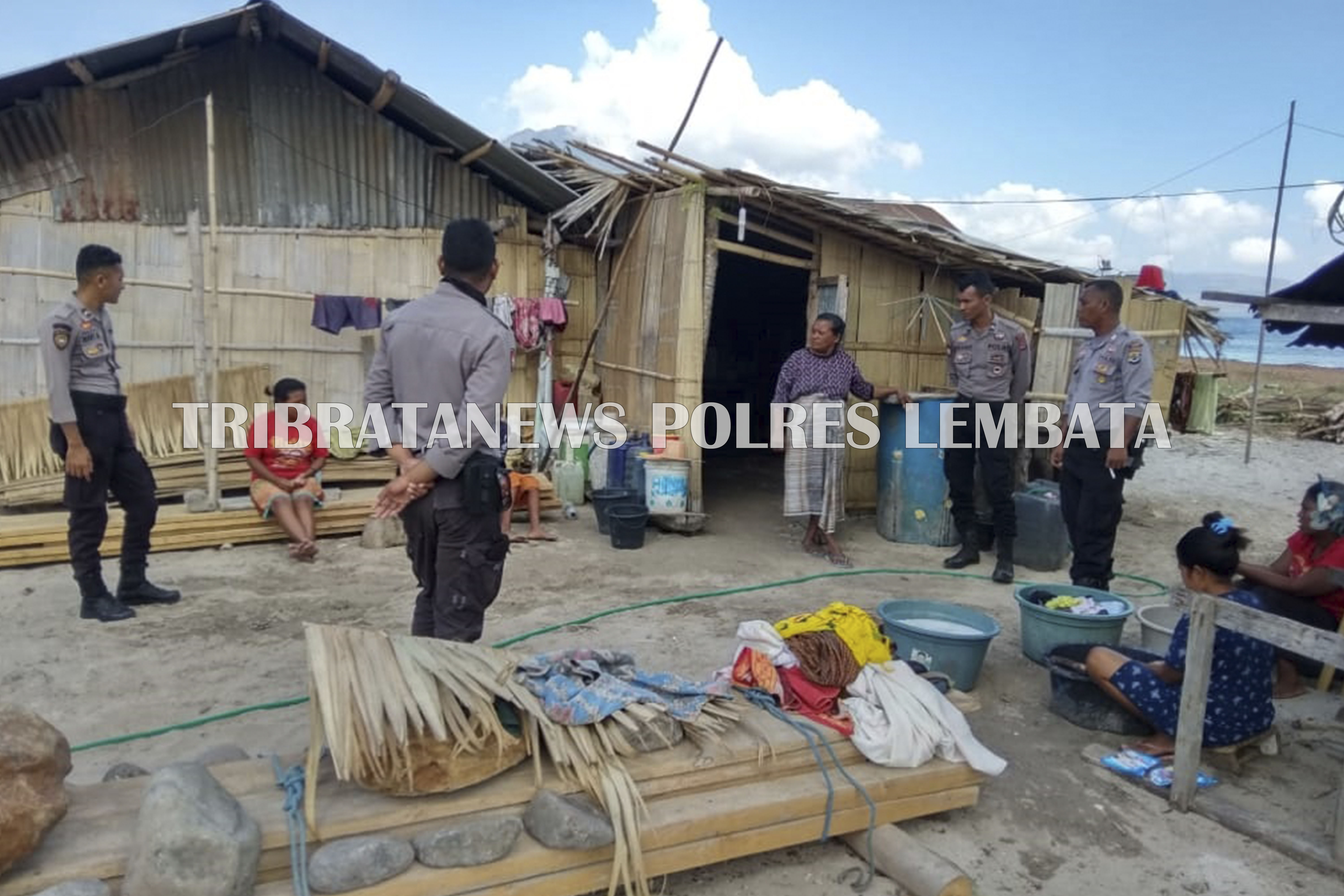 SAT SABHARA POLRES LEMBATA GENCAR LAKUKAN PATROLI DAN AJAK MASYARAKAT PERANGI RADIKALISME