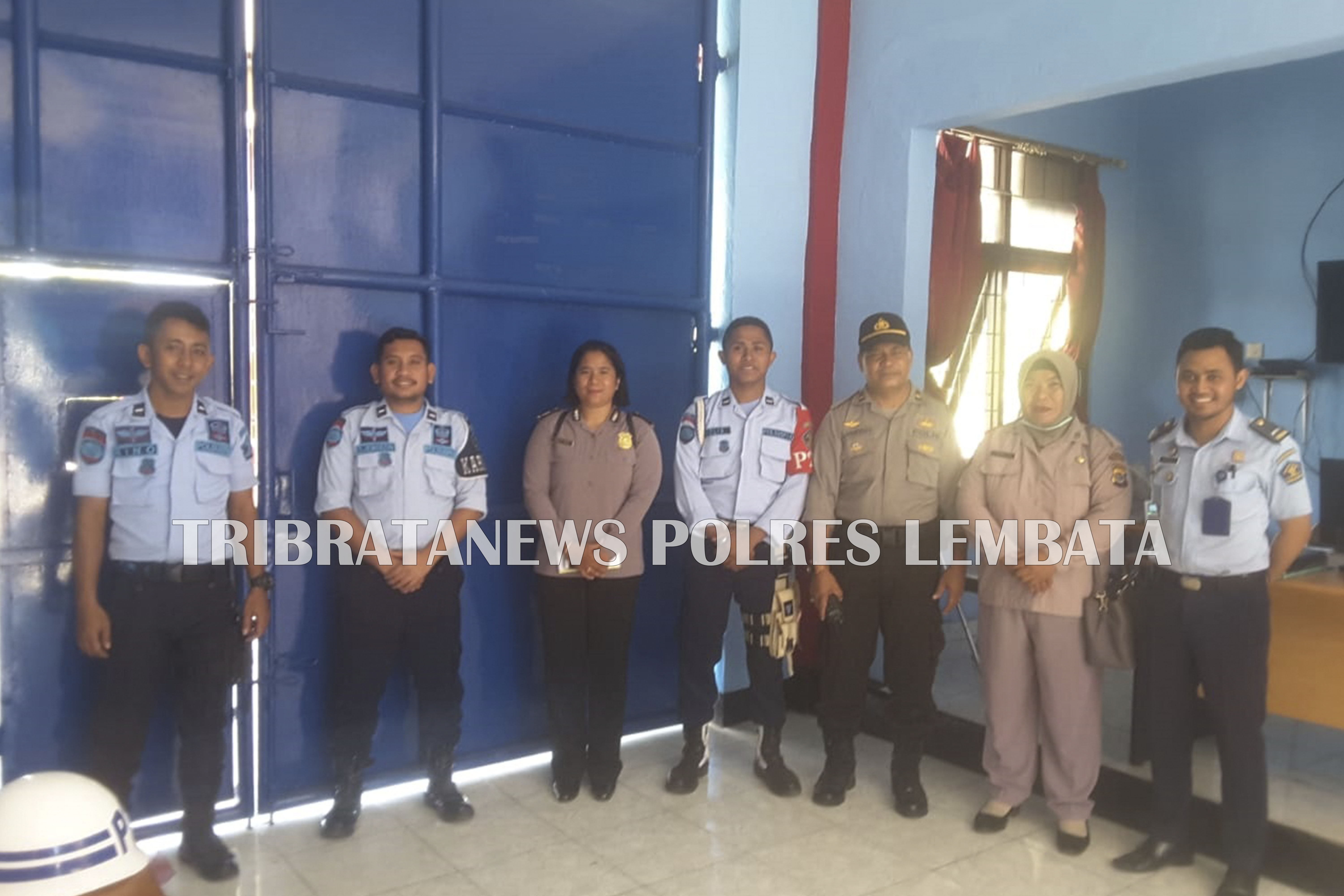 SAT BINMAS,TIM DOKES POLRES LEMBATA, DAN DINKES POLRES LEMBATA, MELAKUKAN PEMERIKSAAN HIV TERHADAP PARA PENGHUNI LAPAS LEMBATA