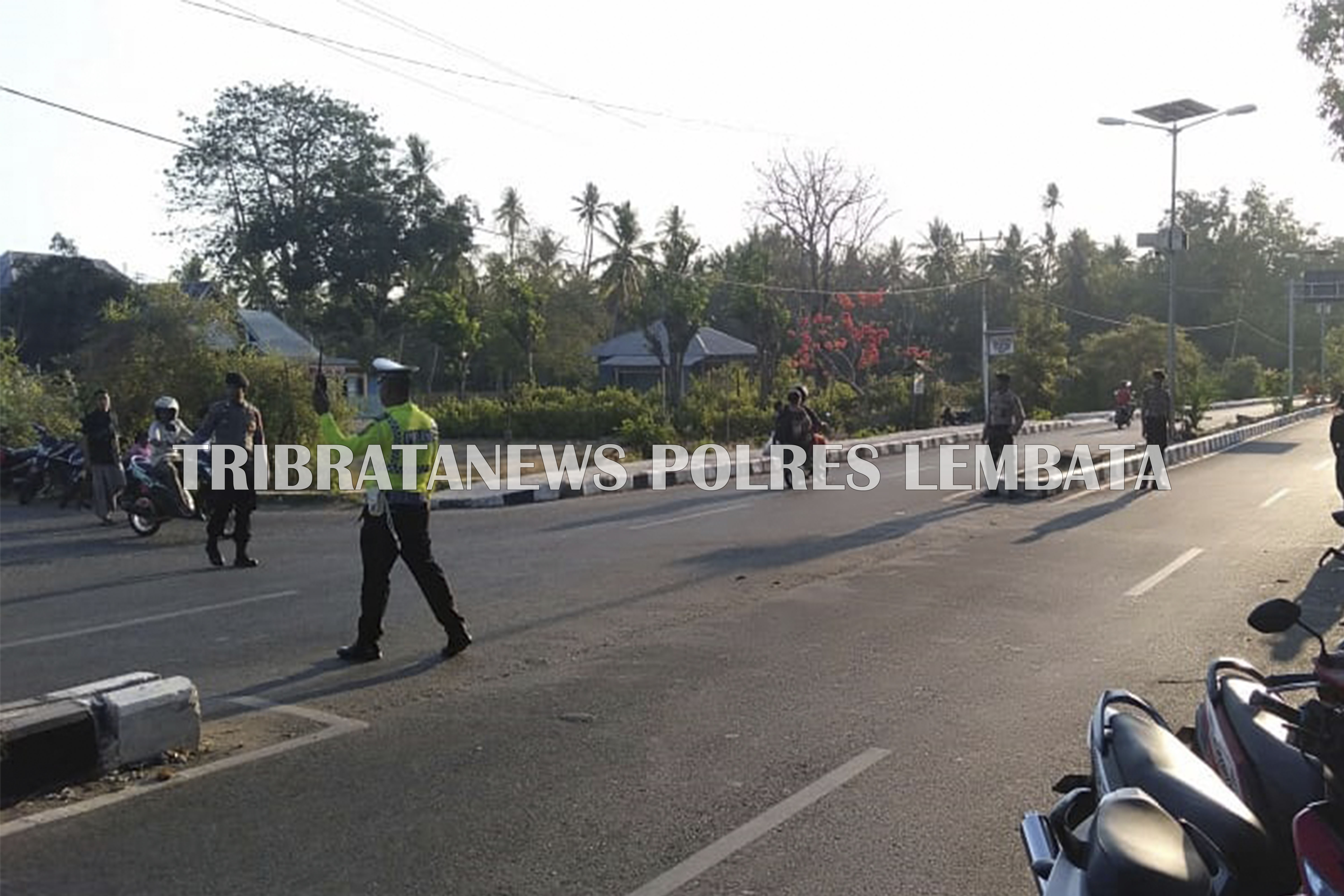 PERSONIL POLRES LEMBATA LAKSANAKAN PENGAMANAN MISA ARWAH