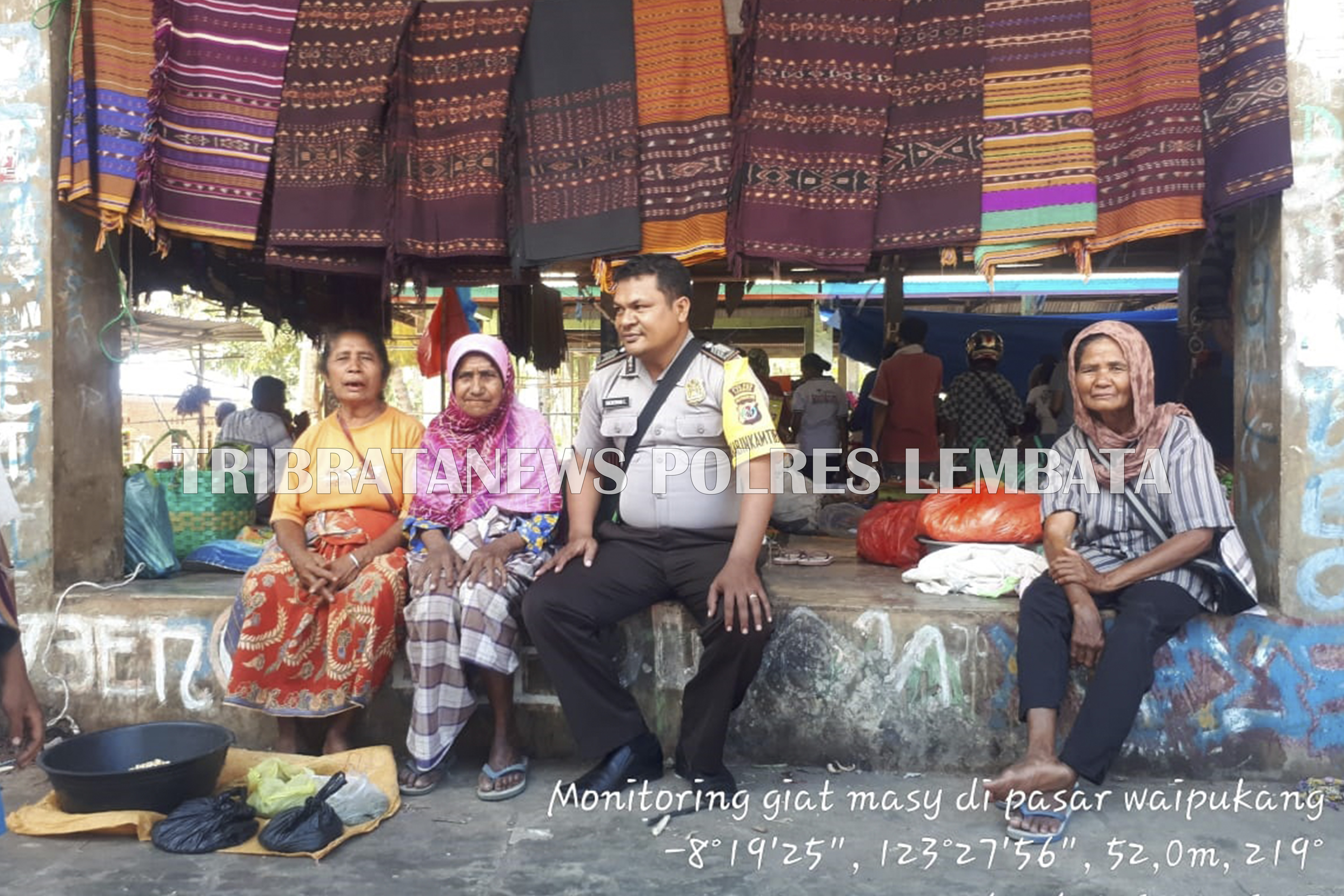 BRIPKA SOCHERMAN MEMONITORING KEGIATAN PASAR RAKYAK