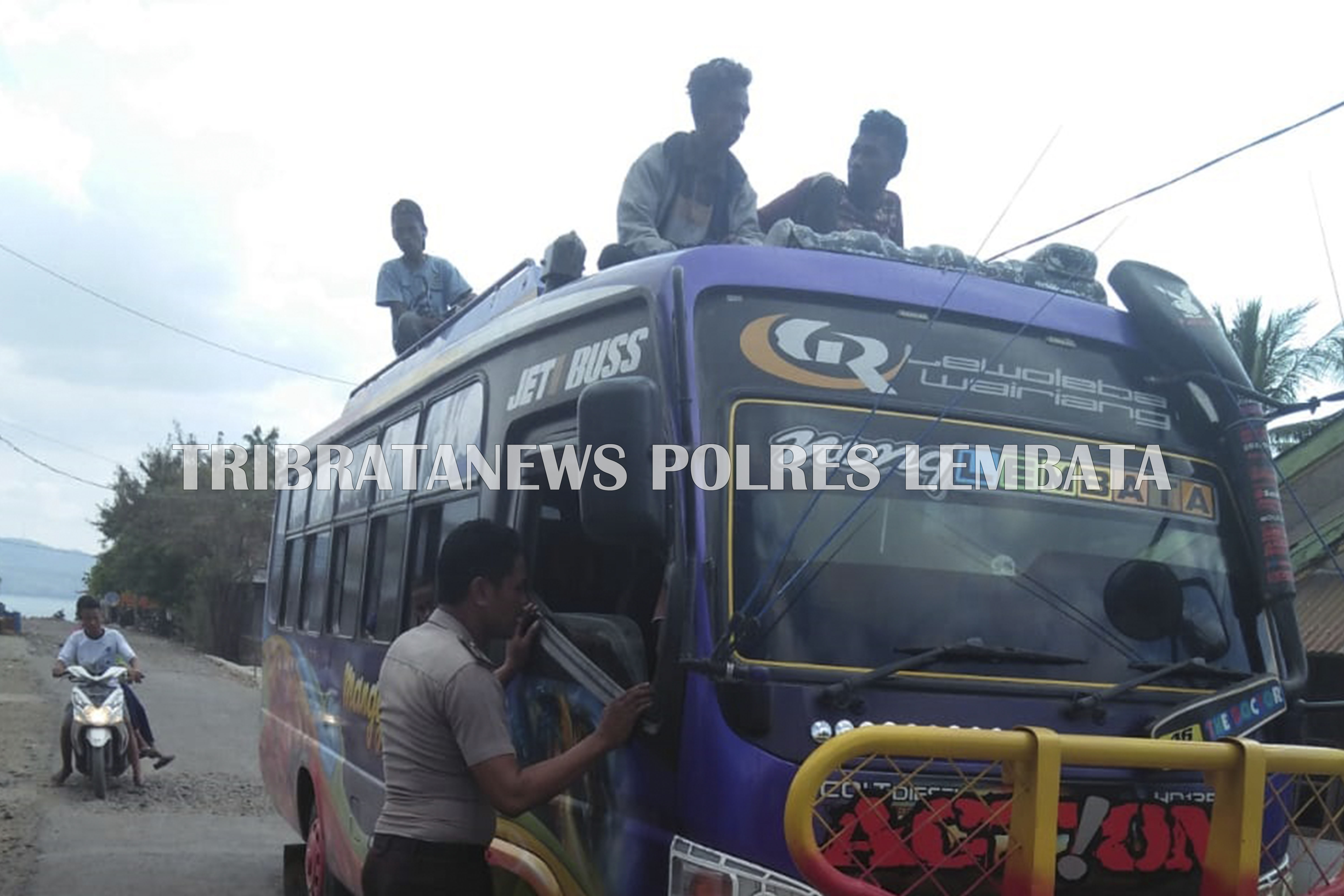 MEMELIHARA KAMTIBCAR LANTAS, INI YANG DI LAKUKAN BRIPKA DEWA DI WILAYAH HUKUM POLSEK OMESURI