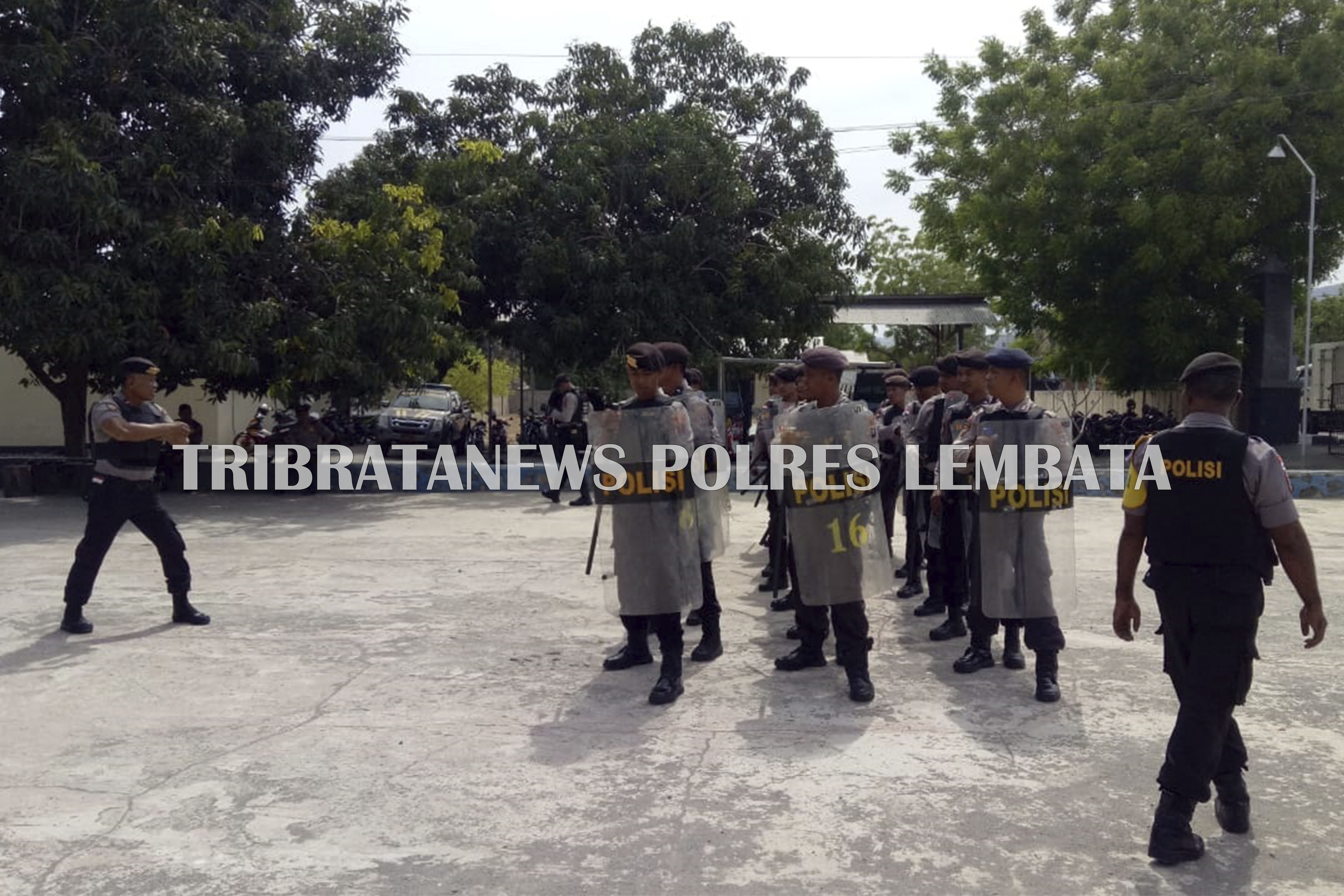 SATUAN SABHARA POLRES LEMBATA TINGKATKAN PELATIHAN PENGENDALIAN MASA