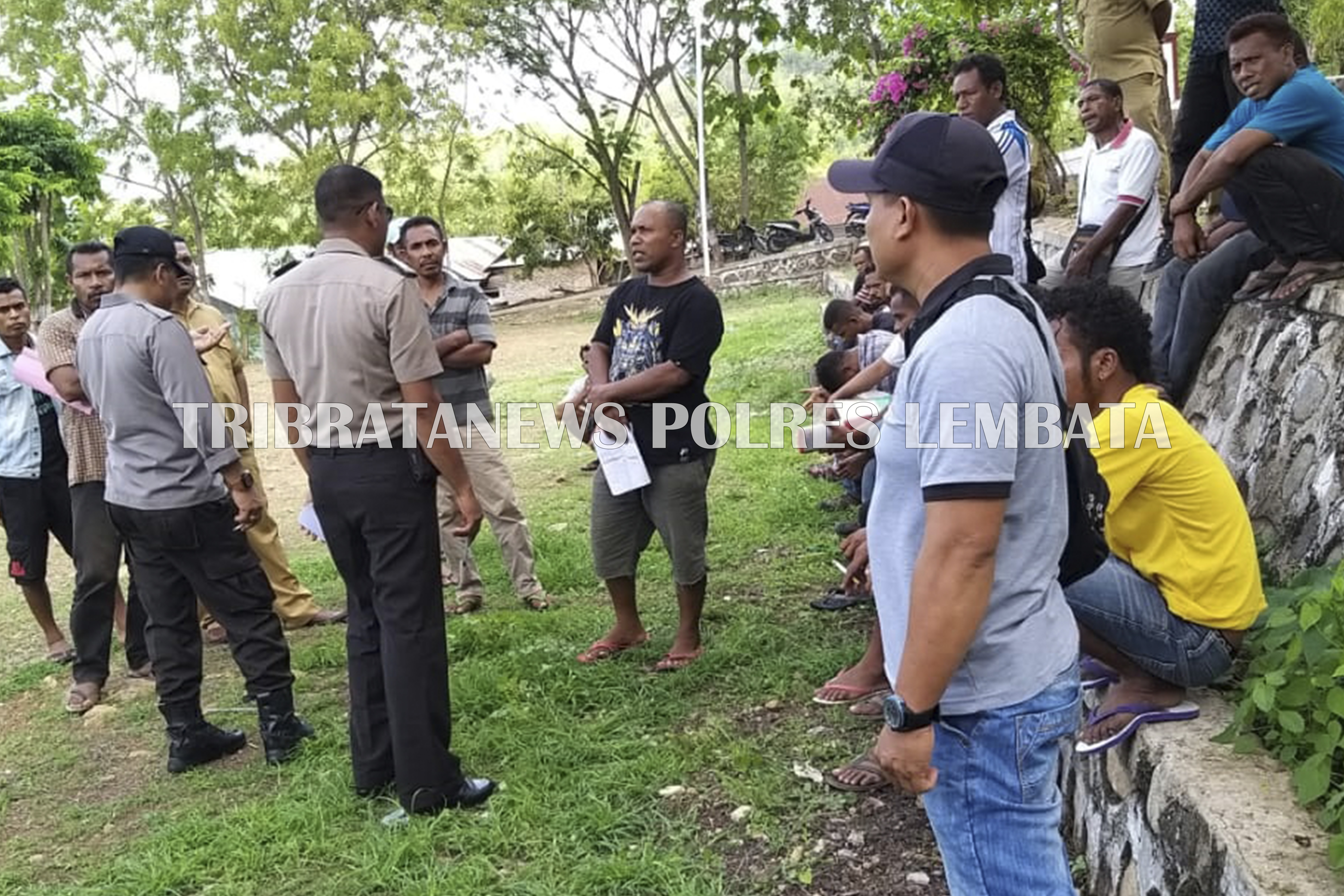 AKSI PROTES PARA SOPIR ANGKUTAN UMUM DI KECAMATAN OMESURI, INI YANG DI LAKUKAN KAPOLSEK OMESURI