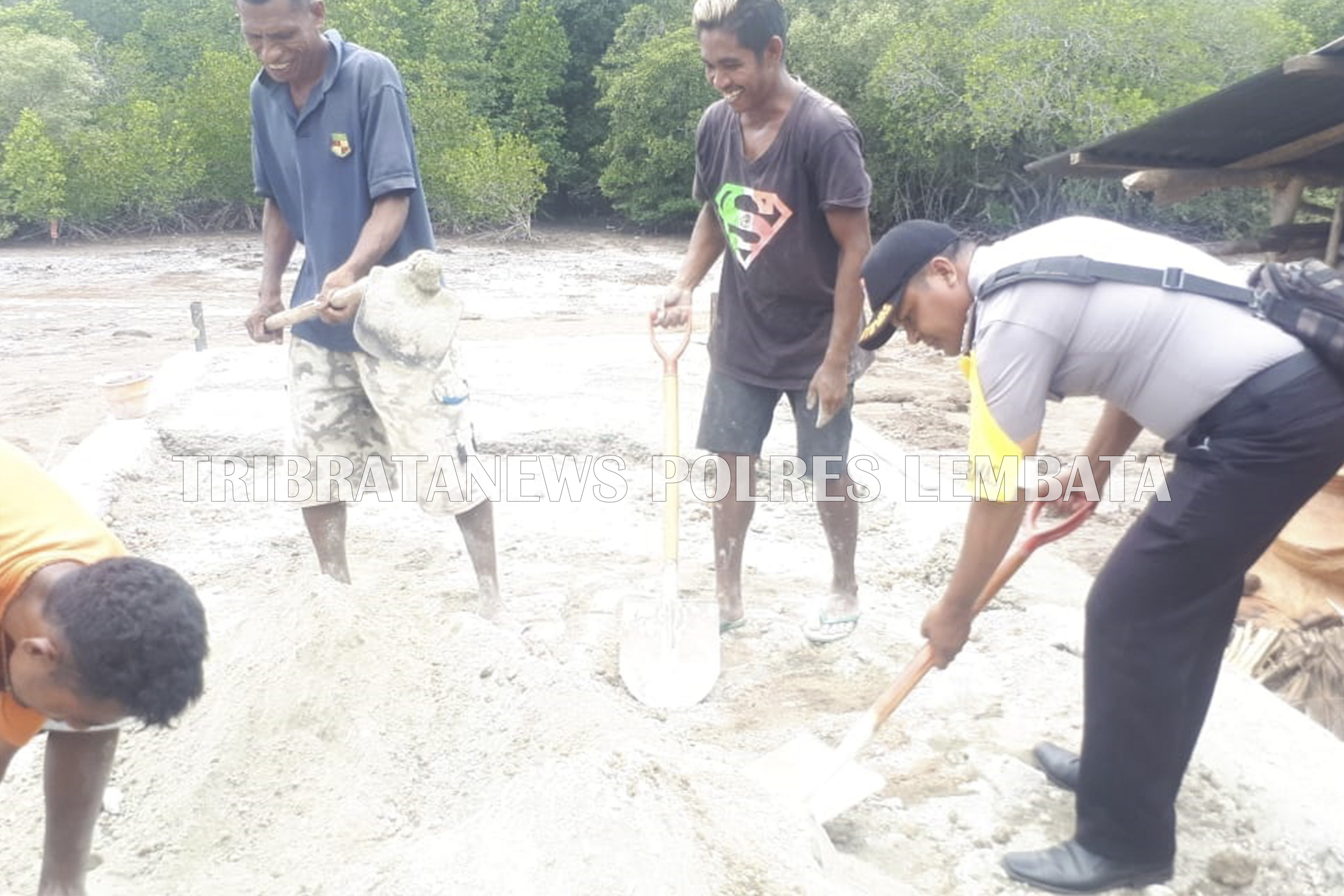 INI YANG DI LAKUKAN BRIPKA SOCHERMAN SAAT MENYAMBANGI WARGA