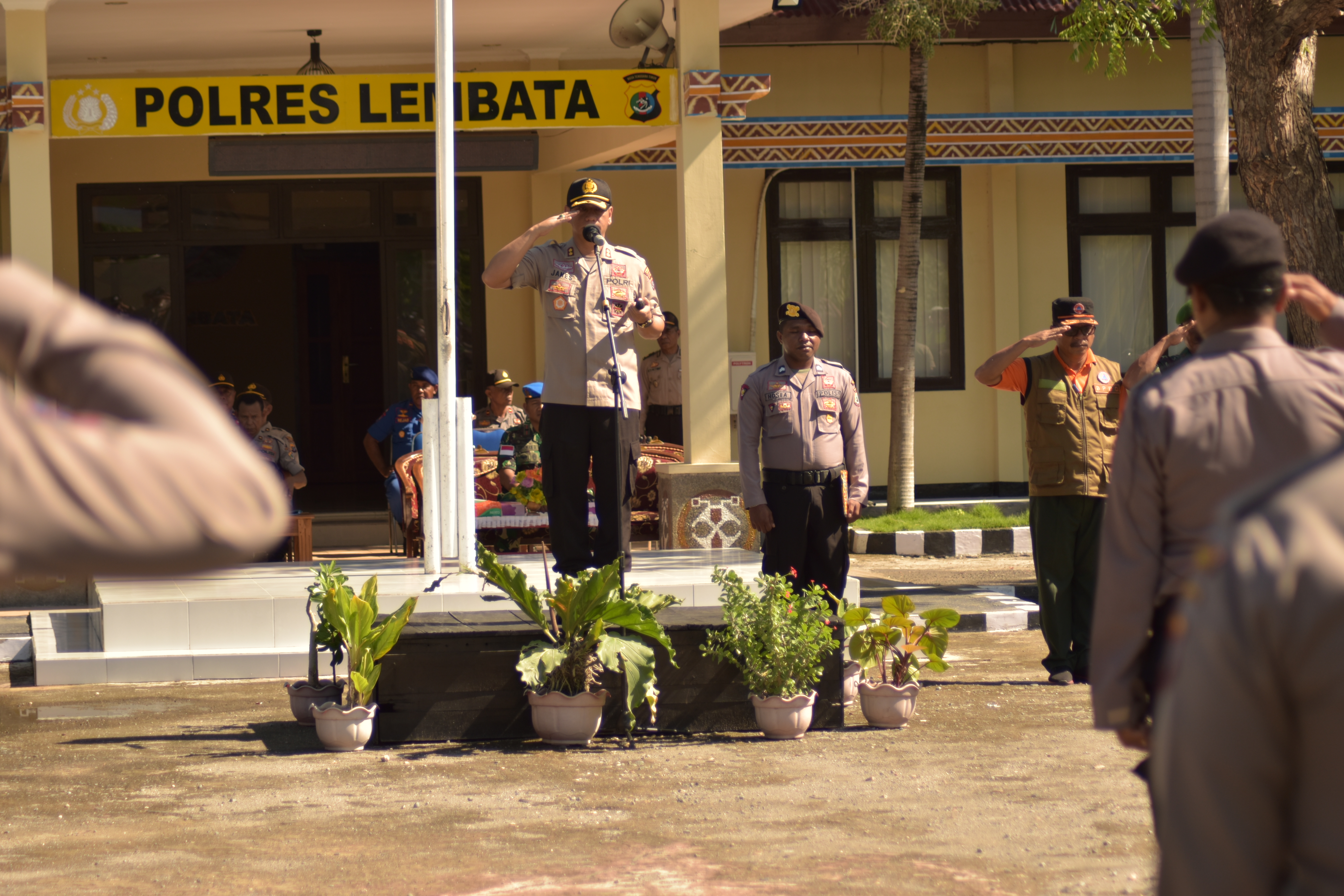 Apel Gelar Pasukan Kesiapsiagaan, Antisipasi Bencana Wilayah Hukum Polres Lembata Tahun 2020 “ Kapolres Minta Anggota Yang Di Tugaskan Mempersiapkan Diri Dalam Pelaksanaan Tugas Di Lapangan ”