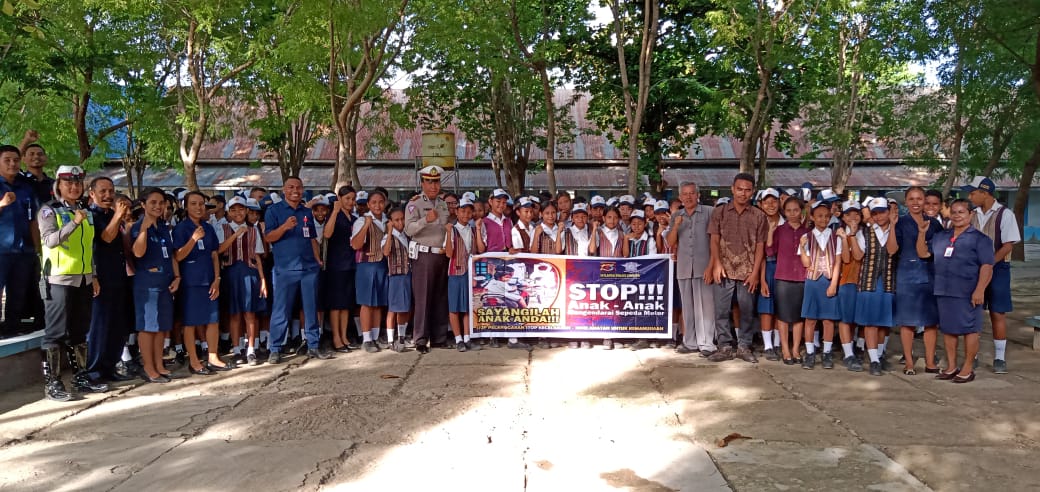 Police Goes To School, Kasat Lantas Polres Lembata jadi Inspektur Upacara dan himbau hal ini