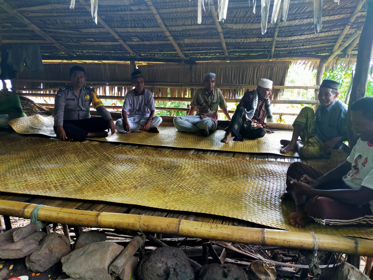 Sambangi Desa Normal, Aipda Mursidin Dahlan lakukan hal ini