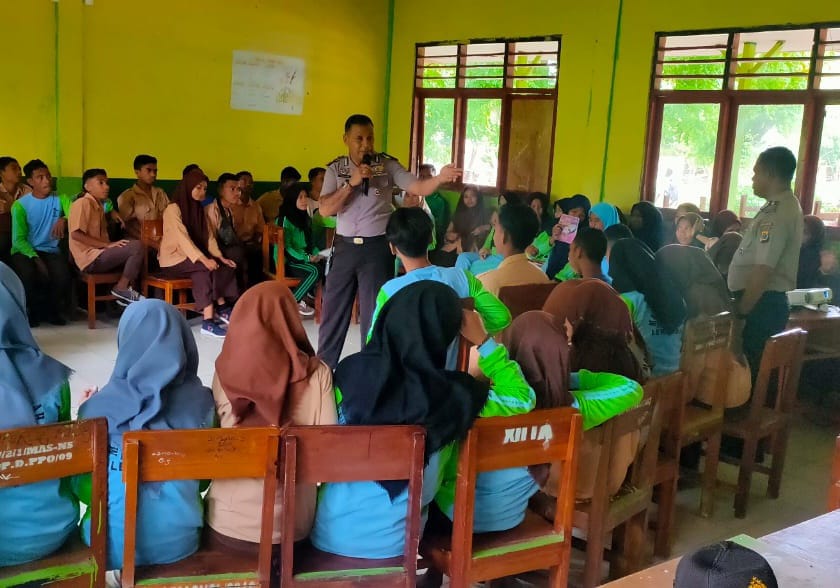 Ini yang dilakukan Satuan Binmas Polres Lembata di sekolah MAS (Madrasah Aliyah Swasta)