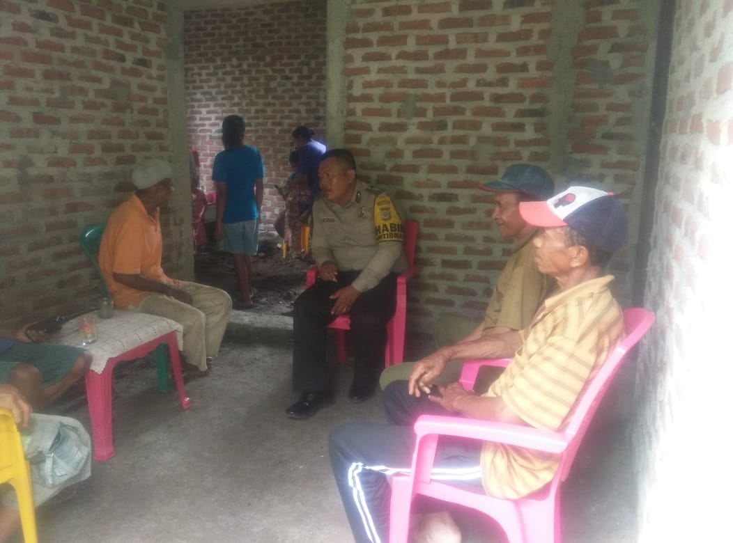 Bripka Sinaga Menyambangi Warga Masyarakat