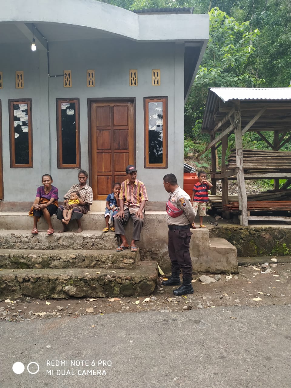 Brigpol Hasan Aktif Kunjungi Warga Desa Hingalamamengi