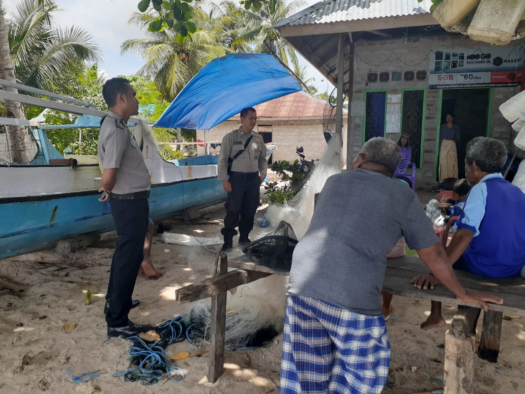 Sambangi Warga Kanit Spkt Ii Polsek Nagawutun Mengajak Warga Jaga Kamtibmas