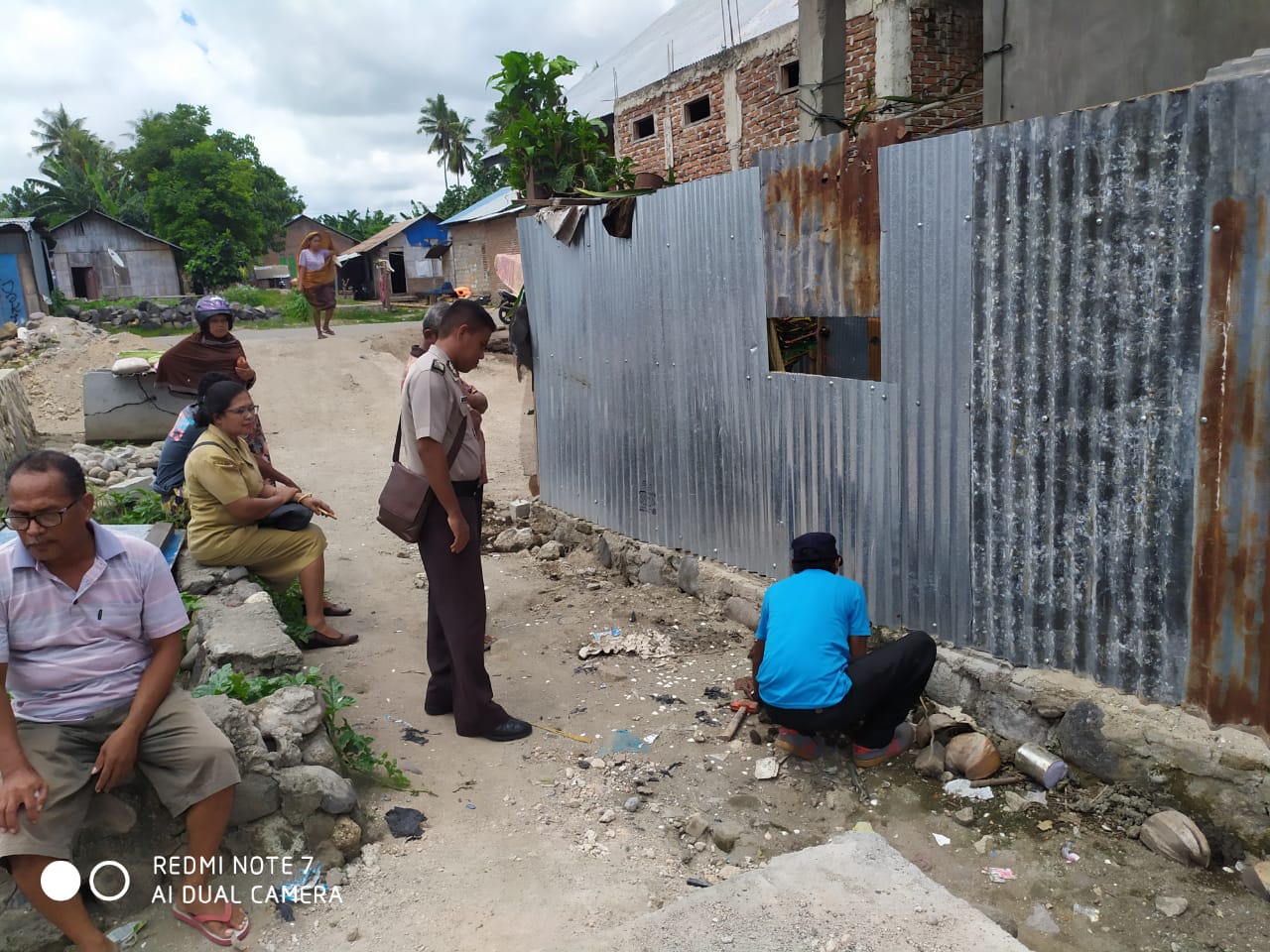 Bripka Ruslan Menyambangi Warga Kampung Nyamuk