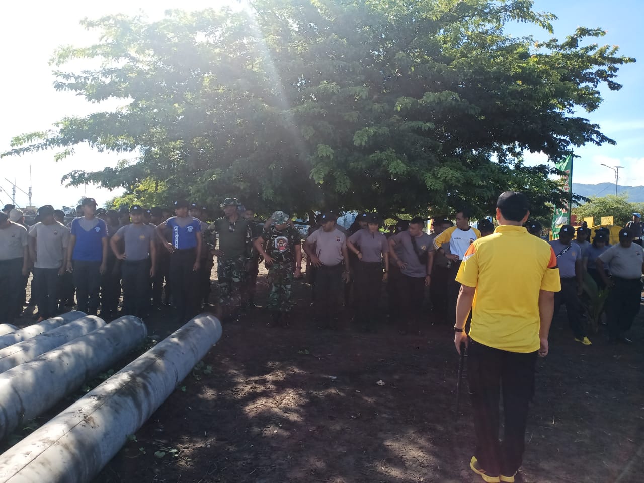 Cegah Penyebaran Corona Dan Demam Berdarah, Polres Lembata Di Bantu TNI Dan Masyarakat Lakukan Kegiatan Bersih-Bersih