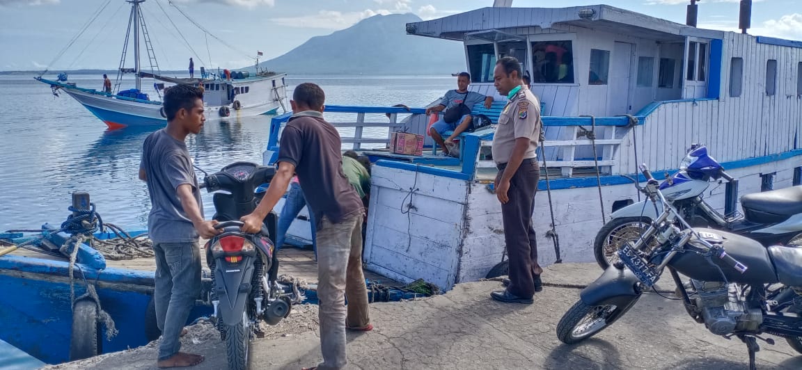 KPPP Laut Rutin lakukan pengamanan aktifitas masyarakat di pelabuhan laut lewoleba