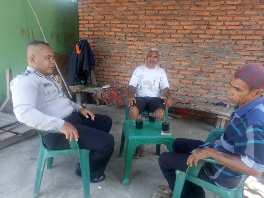 Bhabinkamtibmas Desa Lamaau, Kec. Ile Ape Timur, Kab.Lembata, Bripka Maxsi Y. Siokain himbau lembaga adat membantu jaga Kamtibmas