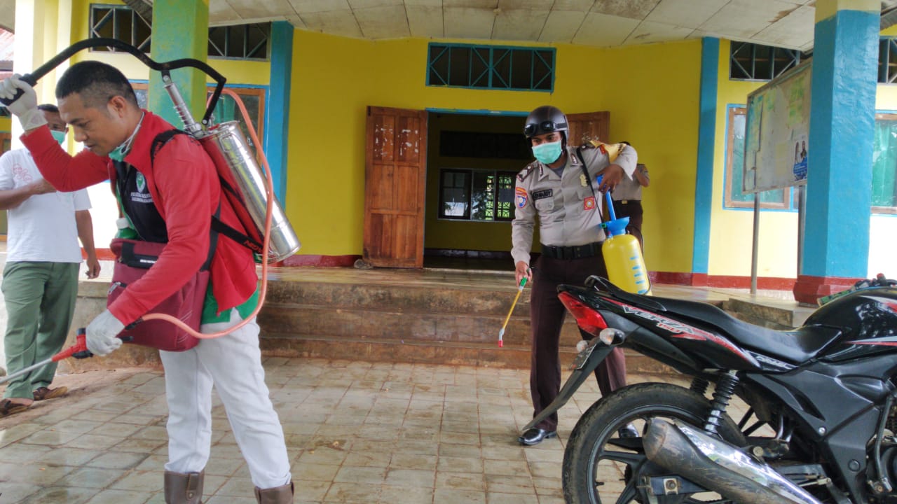 Pol Sub Sektor atadei dan puskesmas atadei akan lakukan penyemprotan disinfectant di di beberapa tempat di atadei