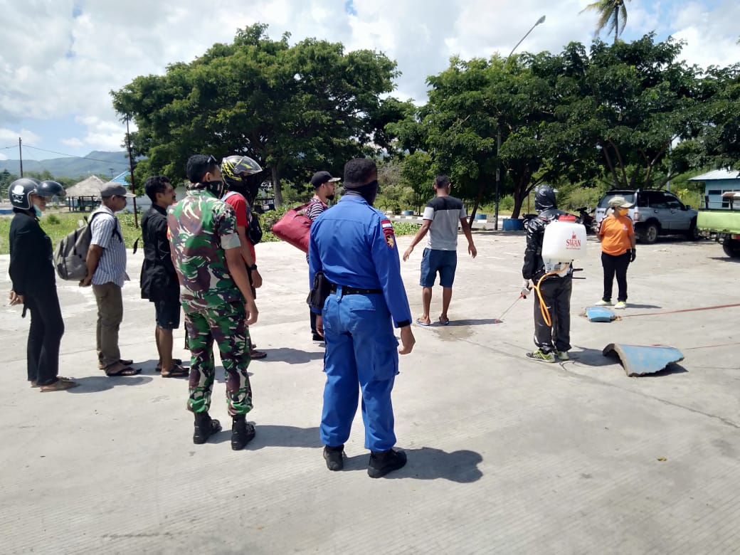 Tim pencegahan Penyebaran Covid-19 di pelabuhan laut lewoleba terus lakukan serangkaian protocol kesehatan di pelabuhan laut lewoleba