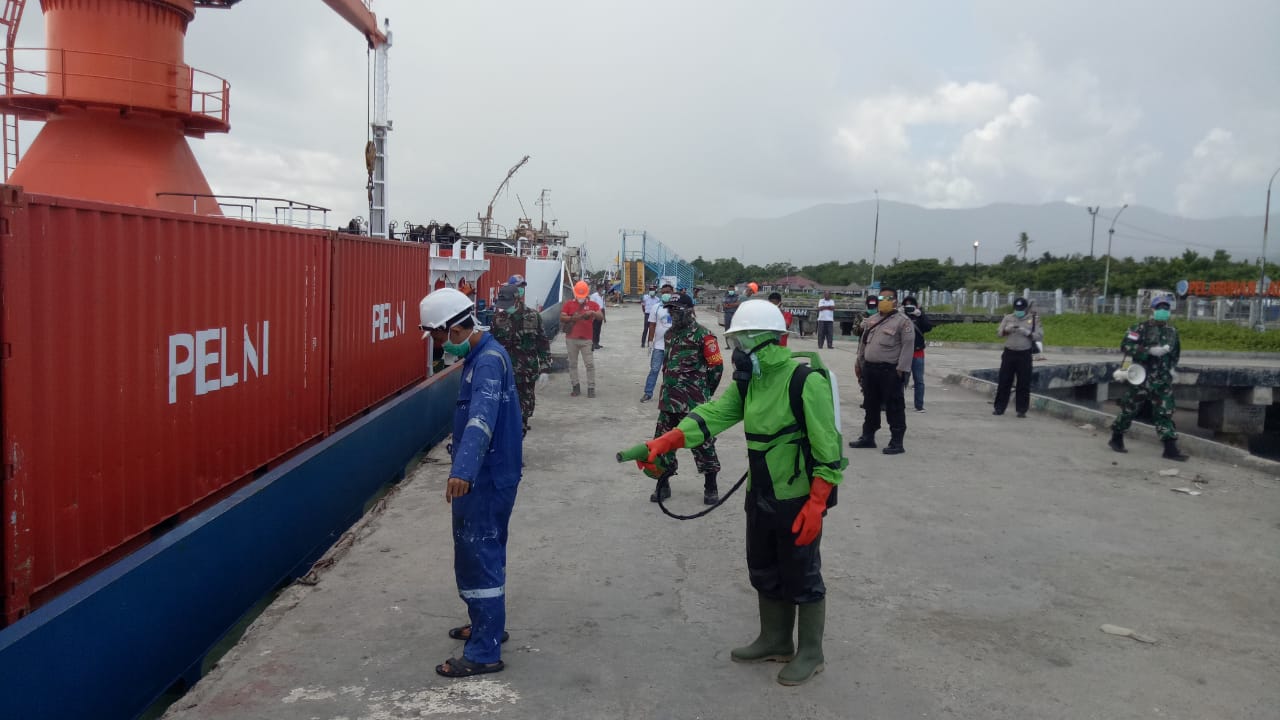 tim pencegahan Penyebaran Covid-19 di pelabuhan laut lewoleba siang malam terus lakukan pemantauan